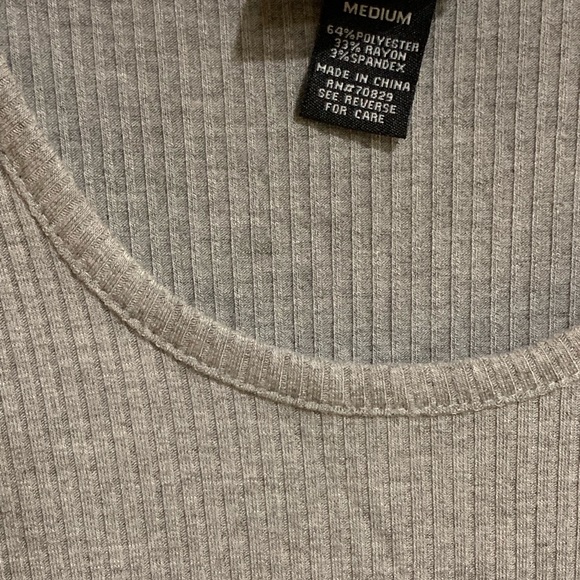 Ribbed cold shoulder dress - Picture 3 of 3